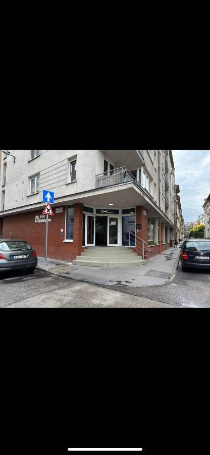 Viola Hostel Boedapest Buitenkant foto